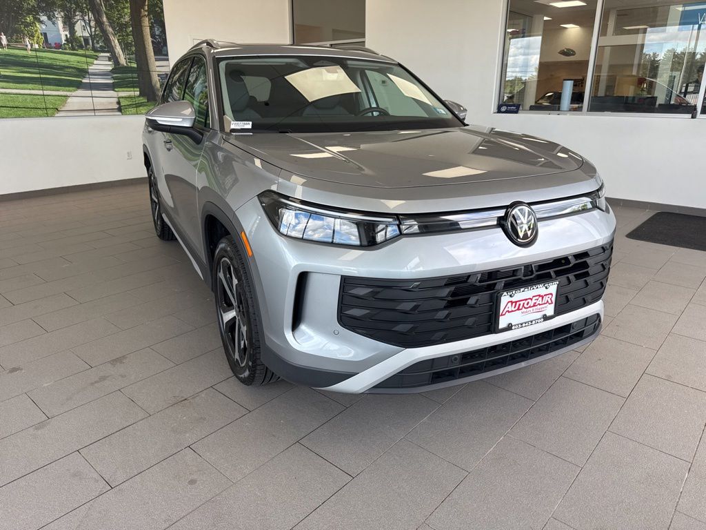 2025 Volkswagen Tiguan 2.0T SE 4Motion's photo