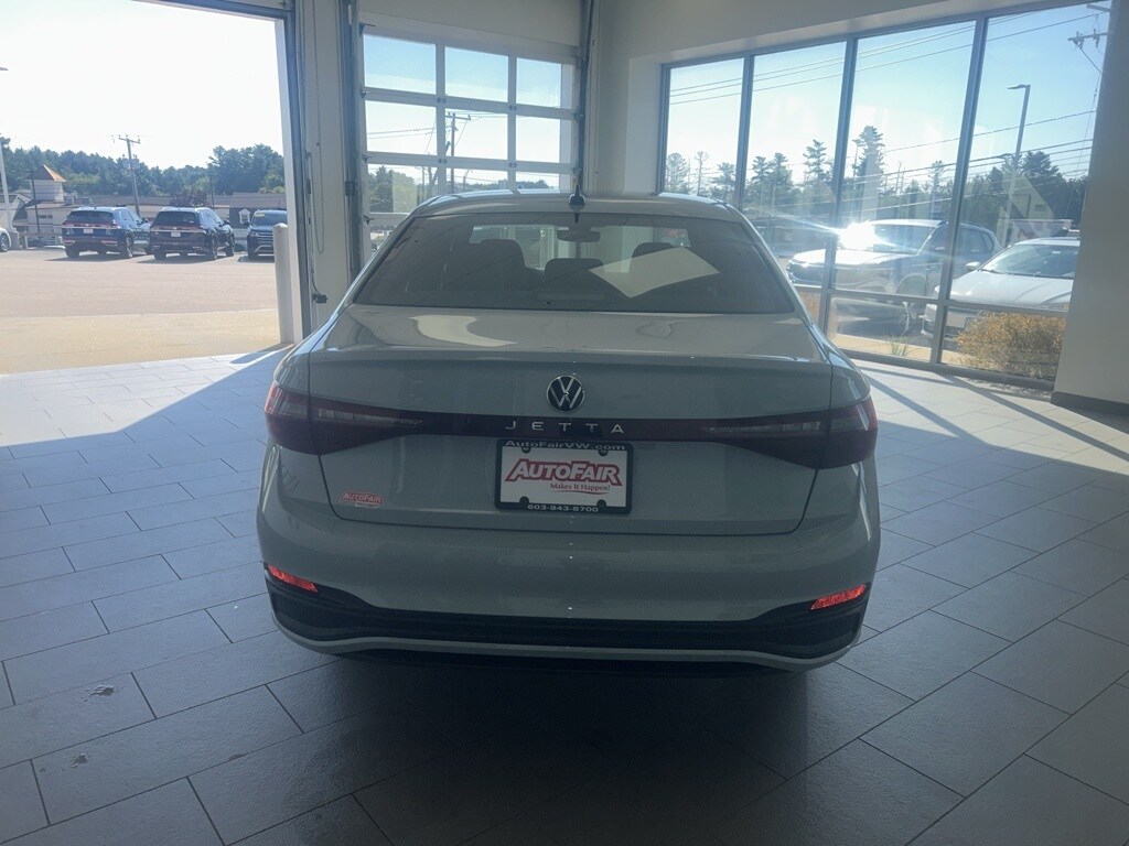 2025 Volkswagen Jetta 1.5T Sport photo 2