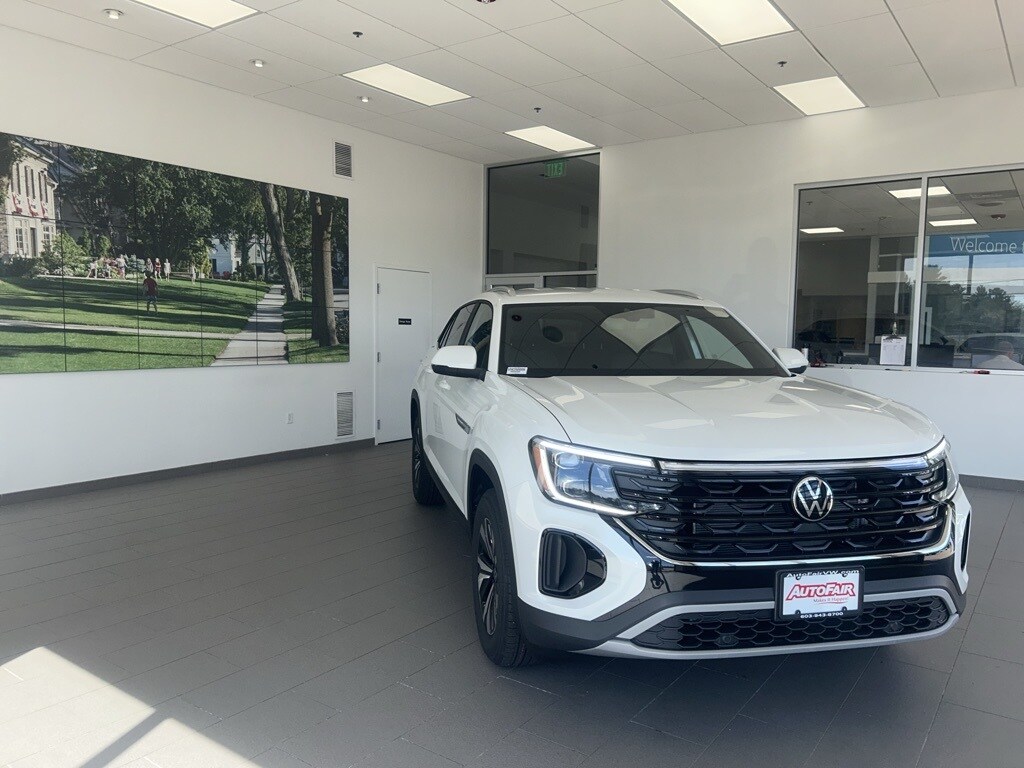 2026 Volkswagen Atlas Cross Sport SE photo 2