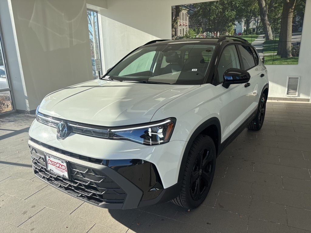 New 2026 Volkswagen Taos 1.5T SE Black SUV