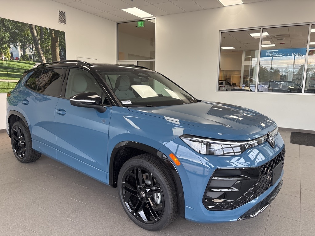 New 2026 Volkswagen Tiguan 2.0T SE R-Line Black SUV