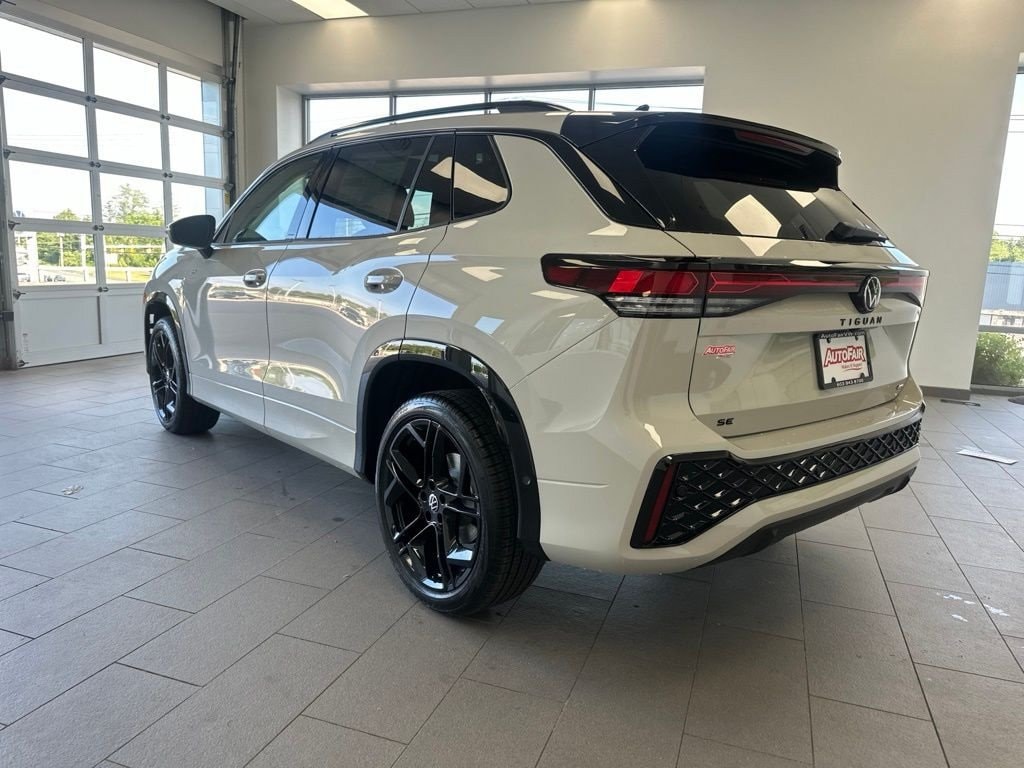 New 2026 Volkswagen Tiguan 2.0T SE R-Line Black SUV