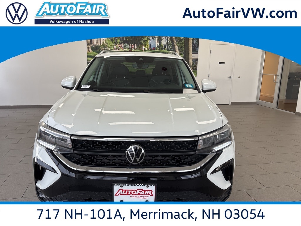 2023 Volkswagen Taos SE's photo