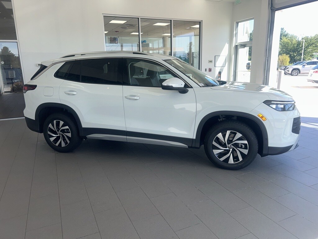 2025 Volkswagen Tiguan S photo 3