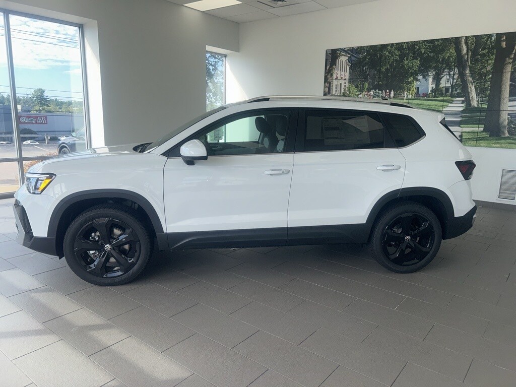 2025 Volkswagen Taos SEL photo 2