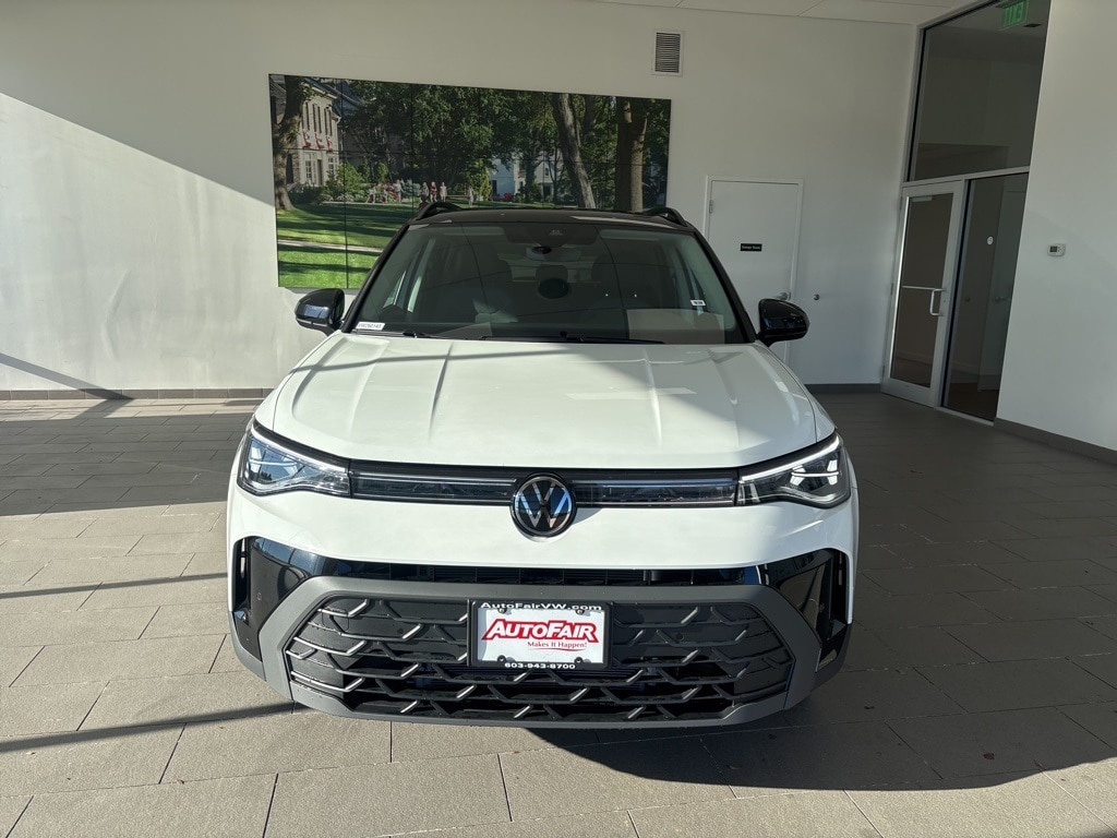 2026 Volkswagen Taos SE Black's photo