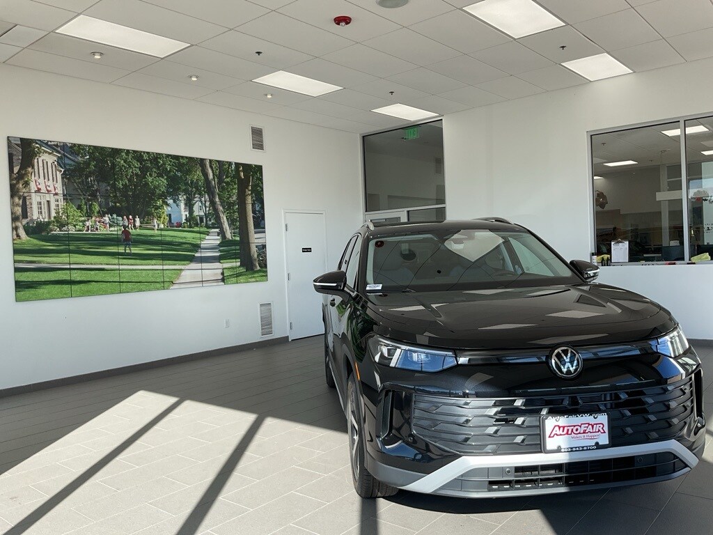 2025 Volkswagen Tiguan SE photo 2