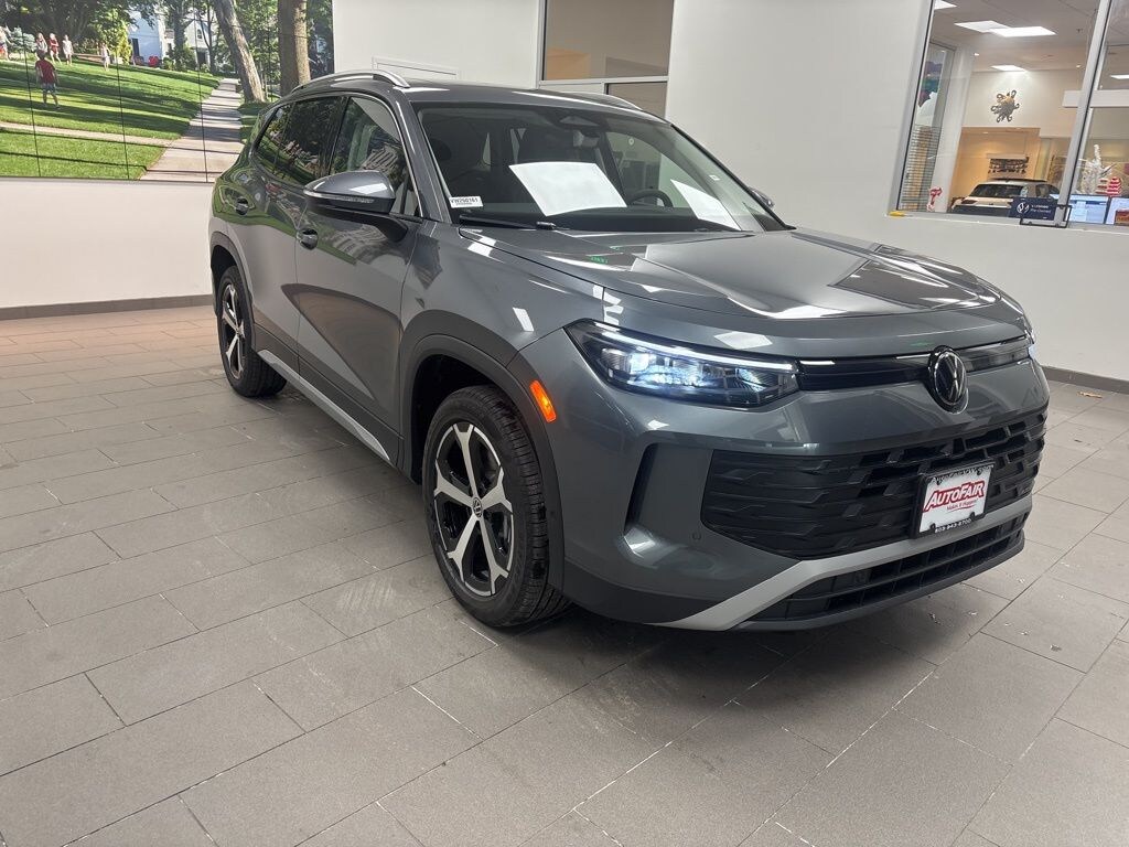 New 2026 Volkswagen Tiguan 2.0T SE SUV