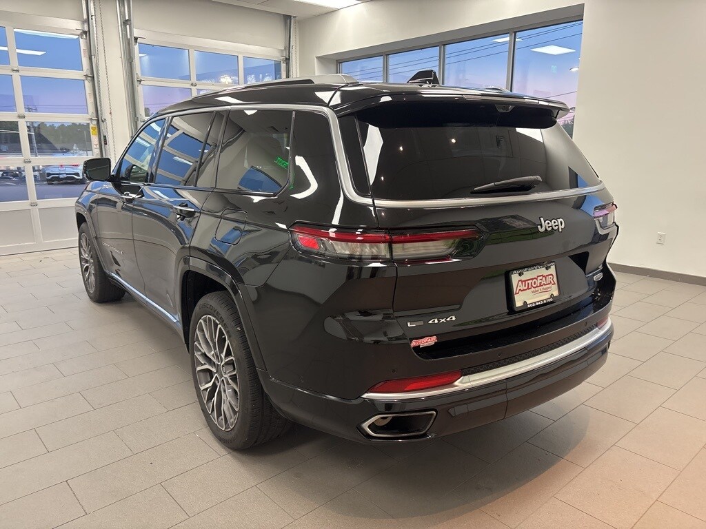 2021 Jeep Grand Cherokee L Summit photo 3