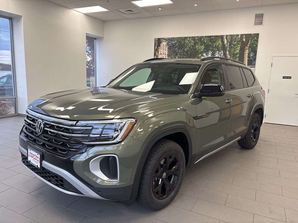 2026 Volkswagen Atlas Peak Edition SE photo 2