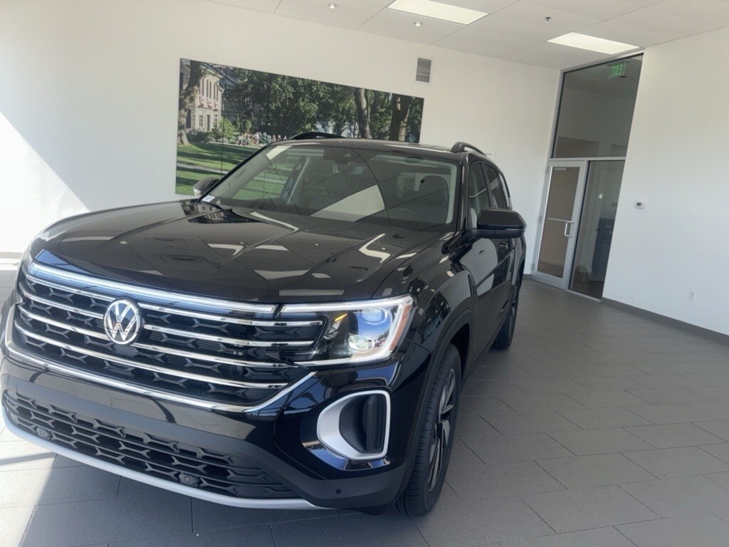 2026 Volkswagen Atlas SEL photo 2