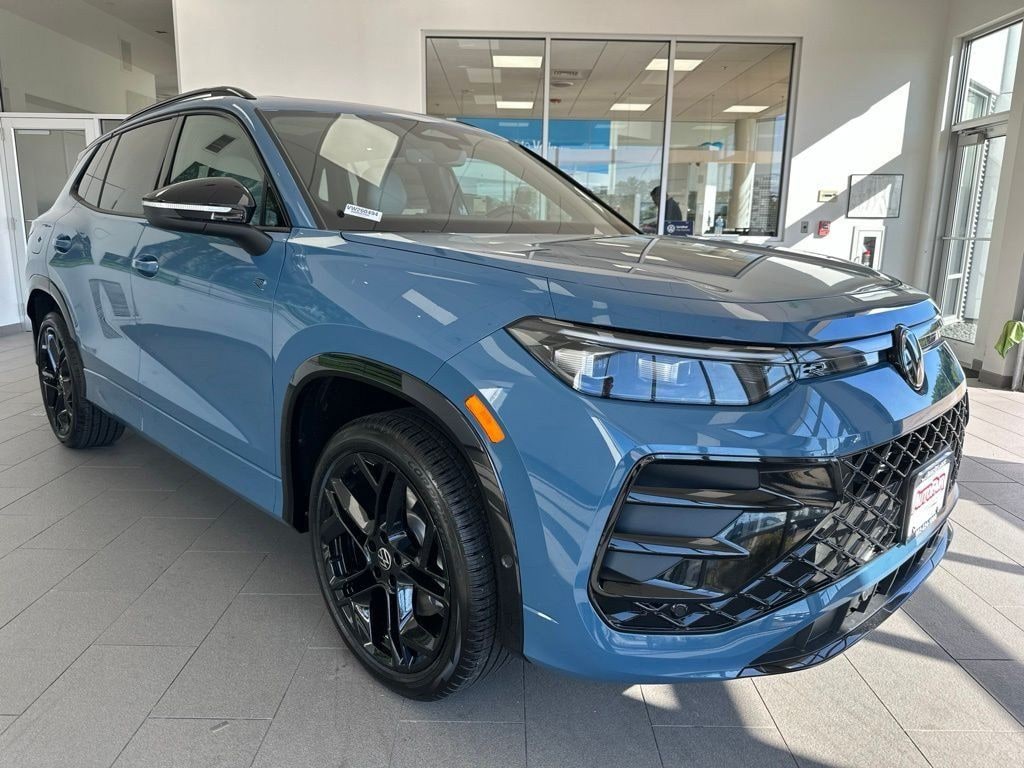 New 2026 Volkswagen Tiguan 2.0T SE R-Line Black SUV