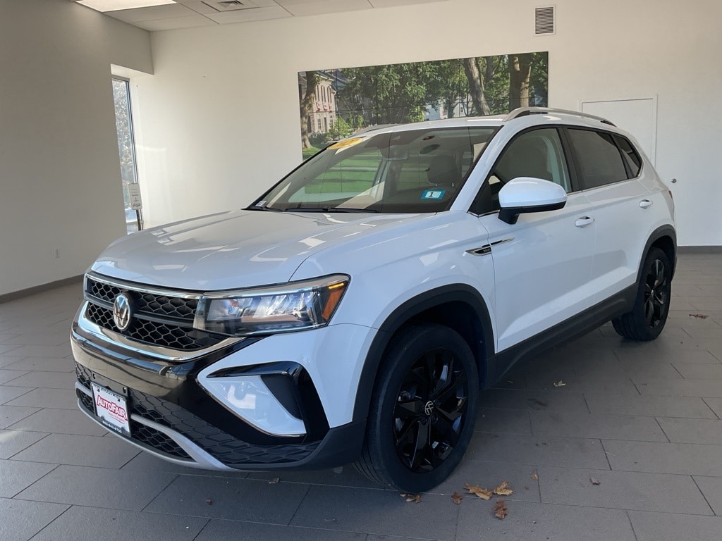 2022 Volkswagen Taos SE's photo