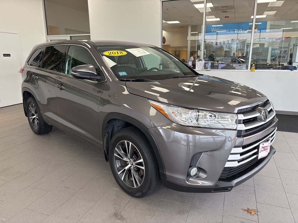 Used 2018 Toyota Highlander LE Plus with VIN 5TDBZRFH2JS911817 for sale in Merrimack, NH