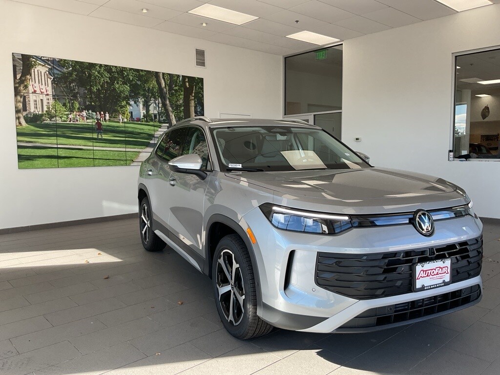 2025 Volkswagen Tiguan SE photo 2