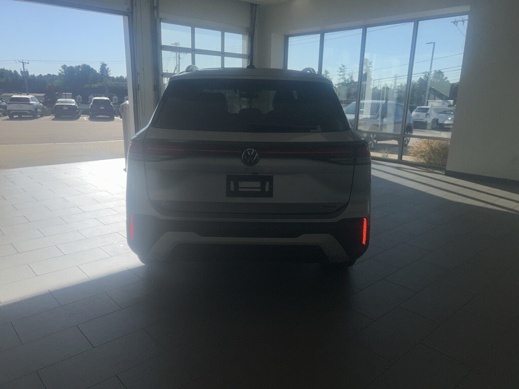 2025 Volkswagen Tiguan SE photo 2