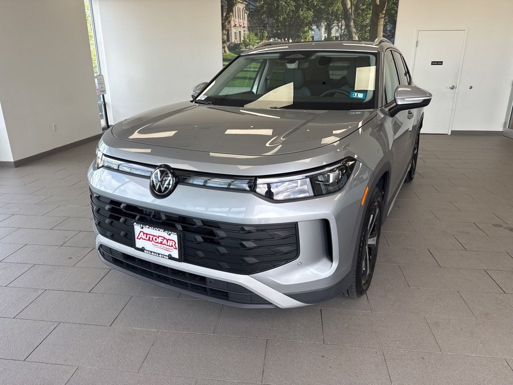 Certified 2025 Volkswagen Tiguan 2.0T SE SUV