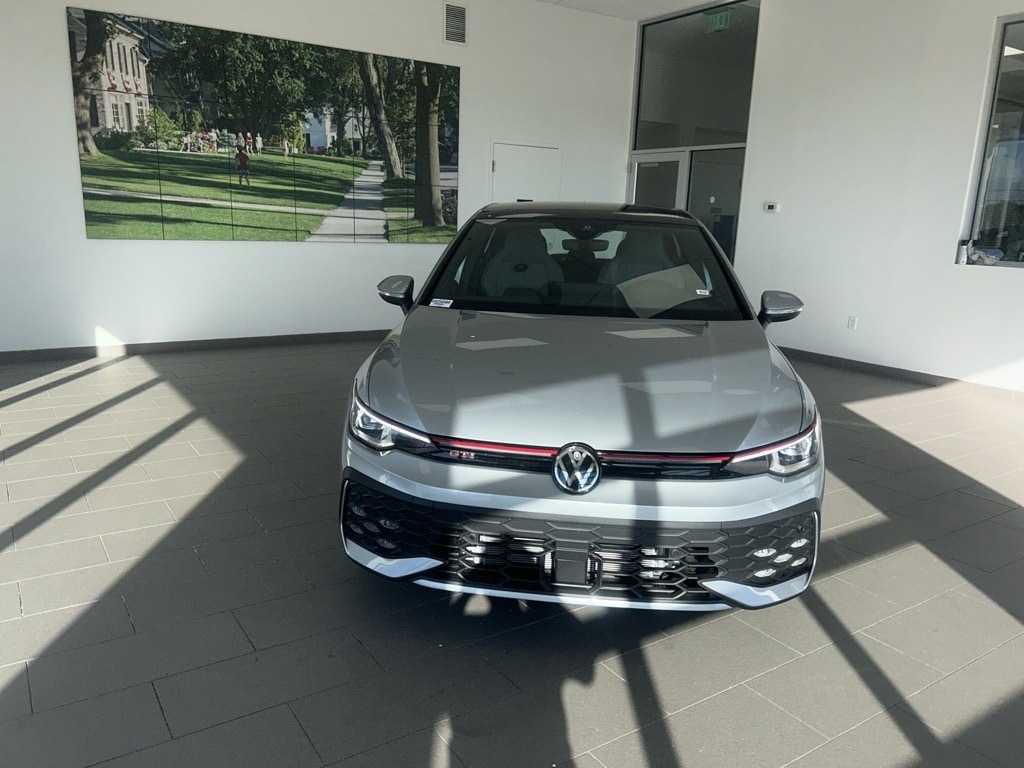 2025 Volkswagen Golf GTI SE's photo