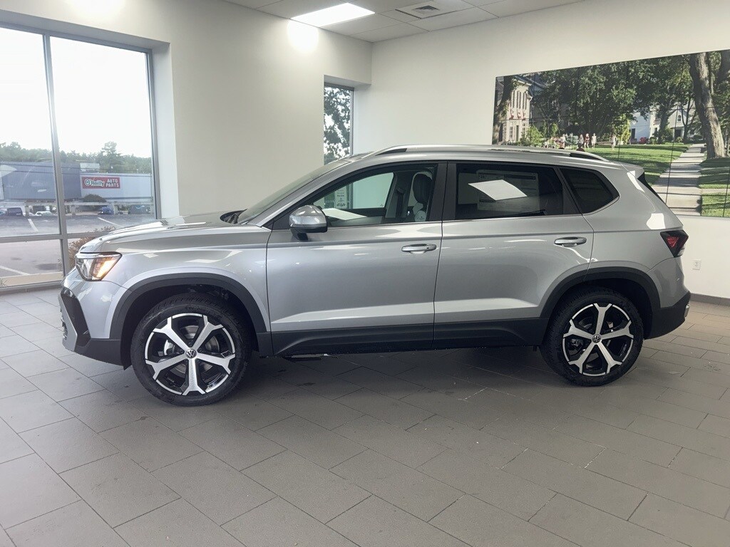2025 Volkswagen Taos SEL photo 3