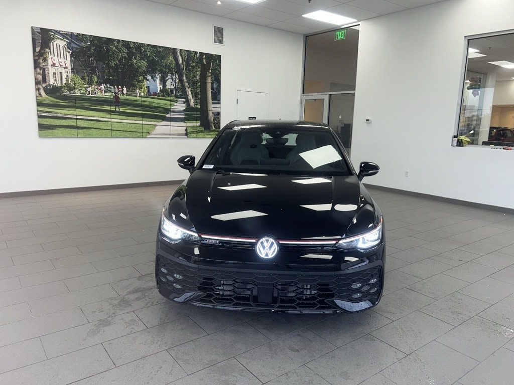 2025 Volkswagen Golf GTI SE's photo