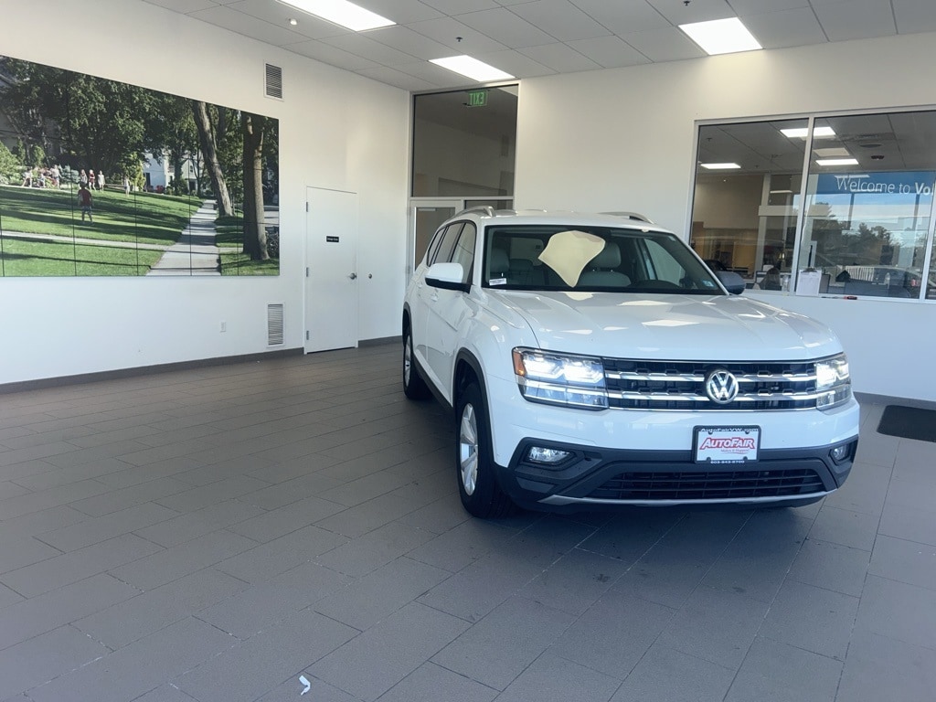 Used 2018 Volkswagen Atlas SE w/Tech with VIN 1V2LR2CA0JC518837 for sale in Merrimack, NH