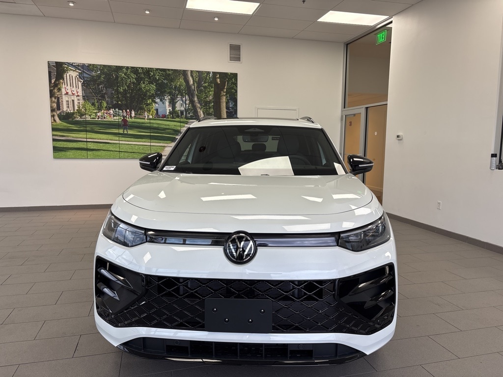 2026 Volkswagen Tiguan SE R-LINE BLACK's photo