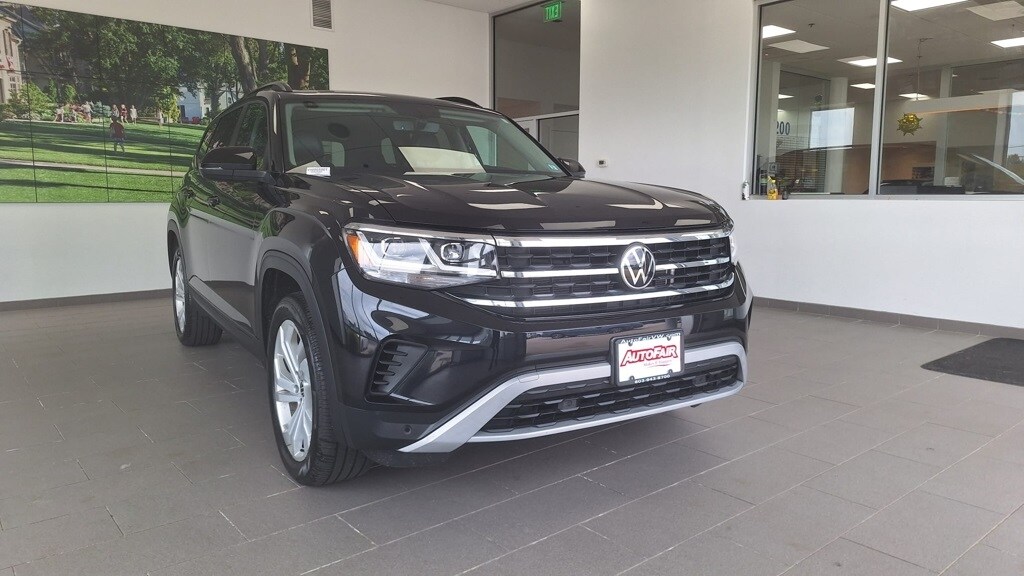 Certified 2022 Volkswagen Atlas SE w/Tech with VIN 1V2KR2CA9NC528431 for sale in Merrimack, NH