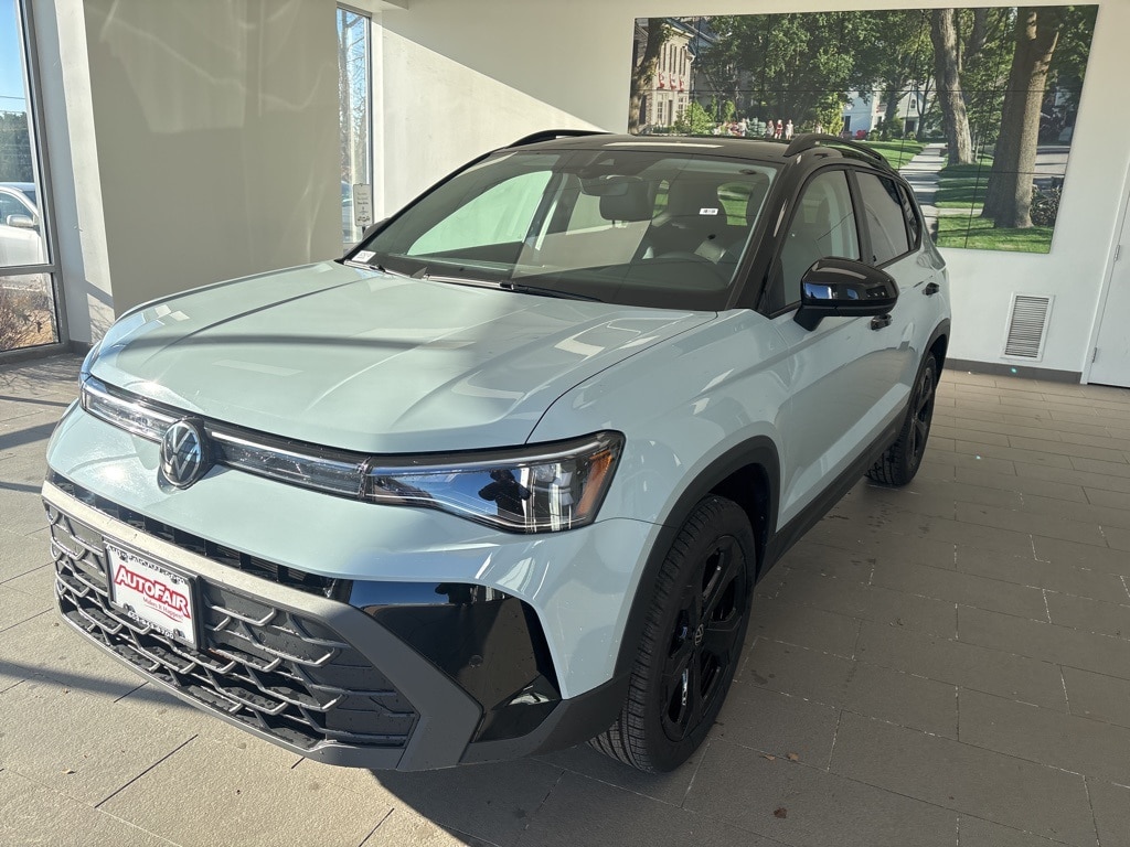 New 2026 Volkswagen Taos 1.5T SE Black SUV