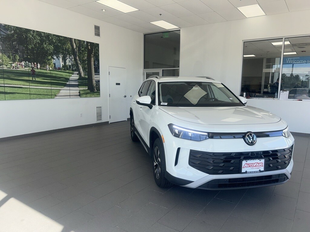 2025 Volkswagen Tiguan S photo 2