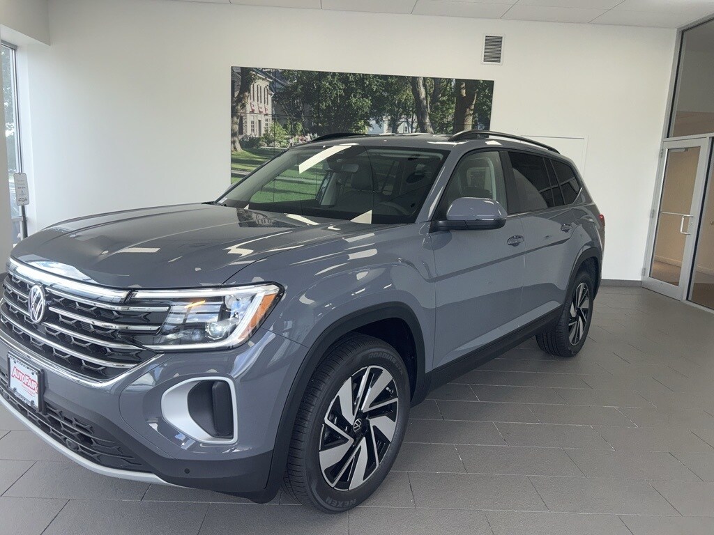 2026 Volkswagen Atlas SE Technology photo 2