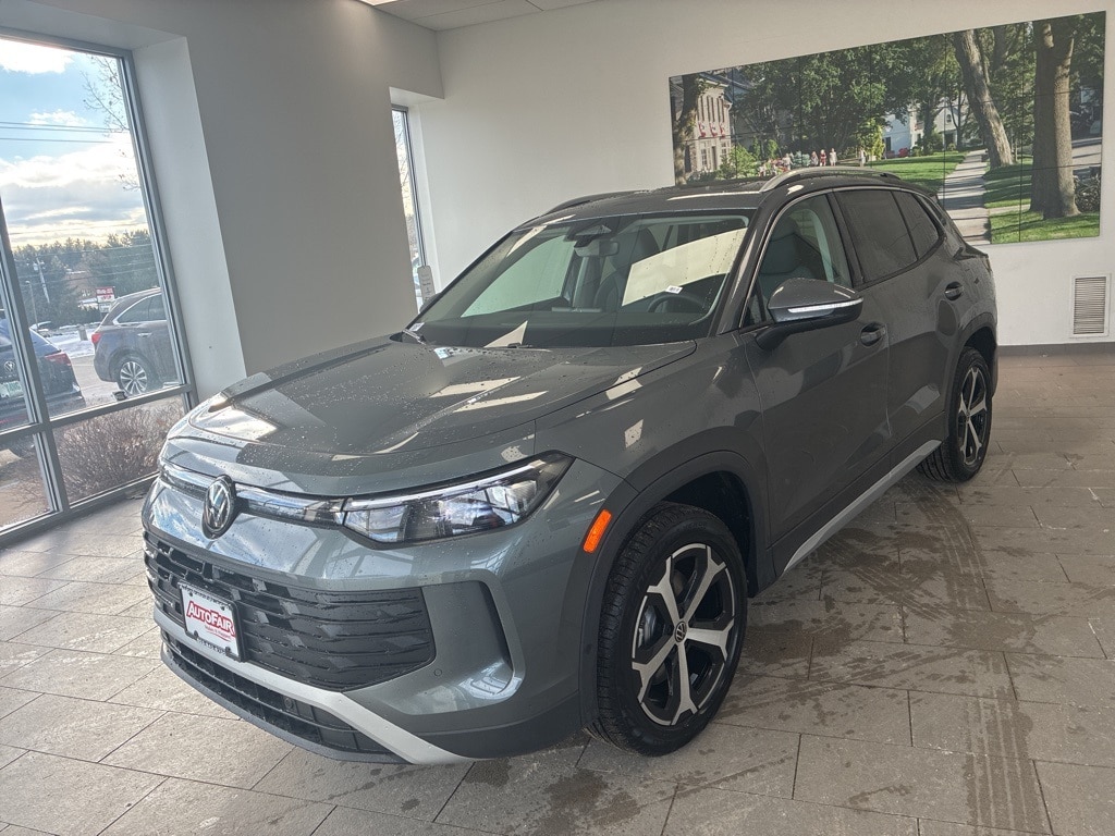 New 2026 Volkswagen Tiguan 2.0T SE SUV