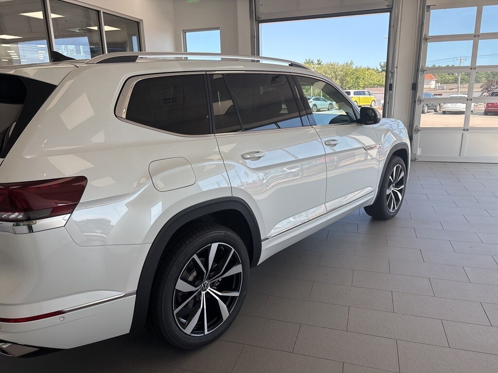 2026 Volkswagen Atlas SEL Premium R-Line photo 3