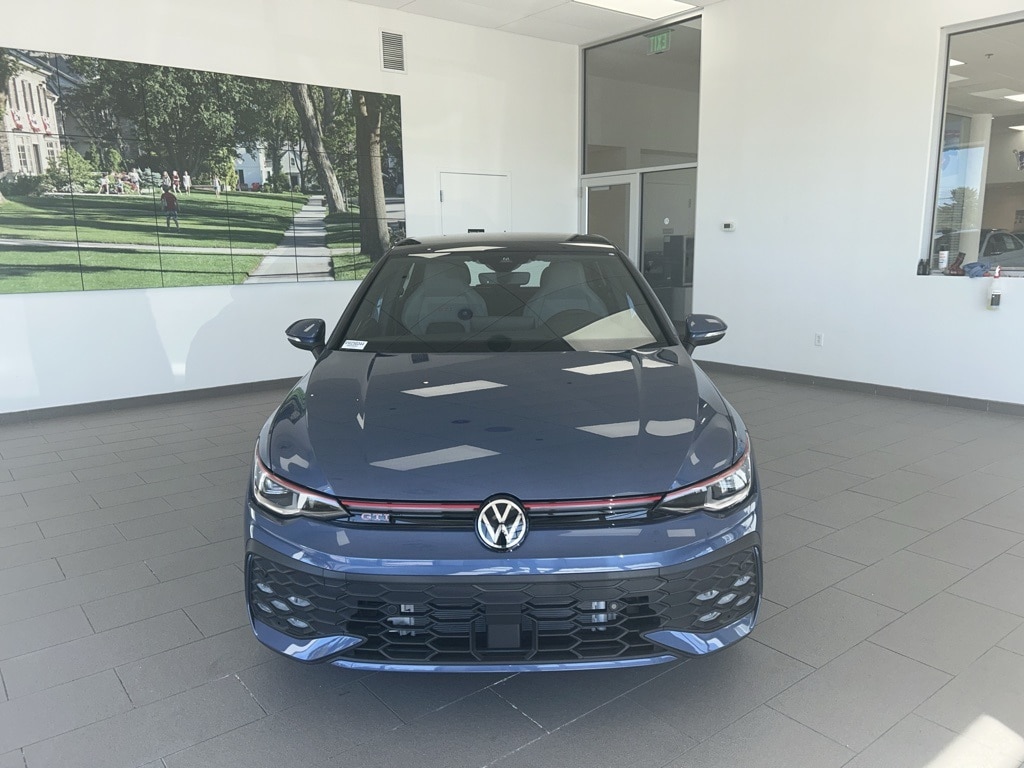 2025 Volkswagen Golf GTI SE's photo