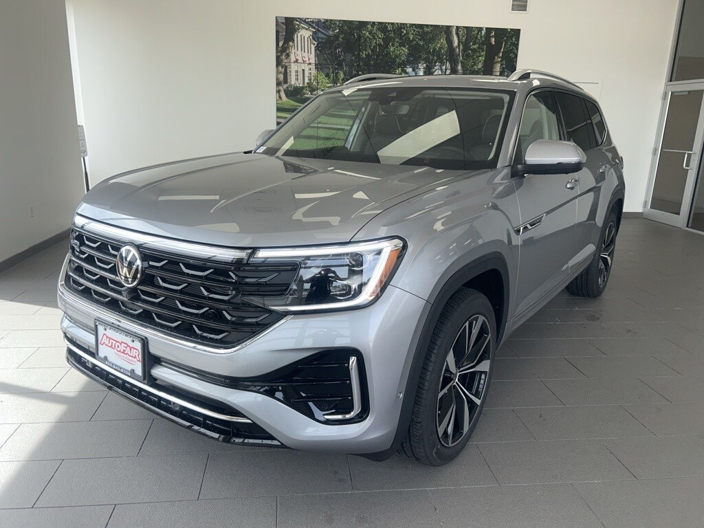 2026 Volkswagen Atlas SEL Premium R-Line photo 2