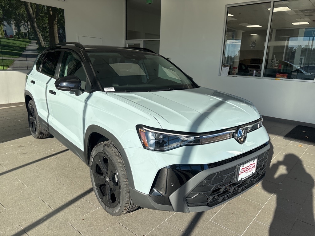 New 2026 Volkswagen Taos 1.5T SE Black SUV