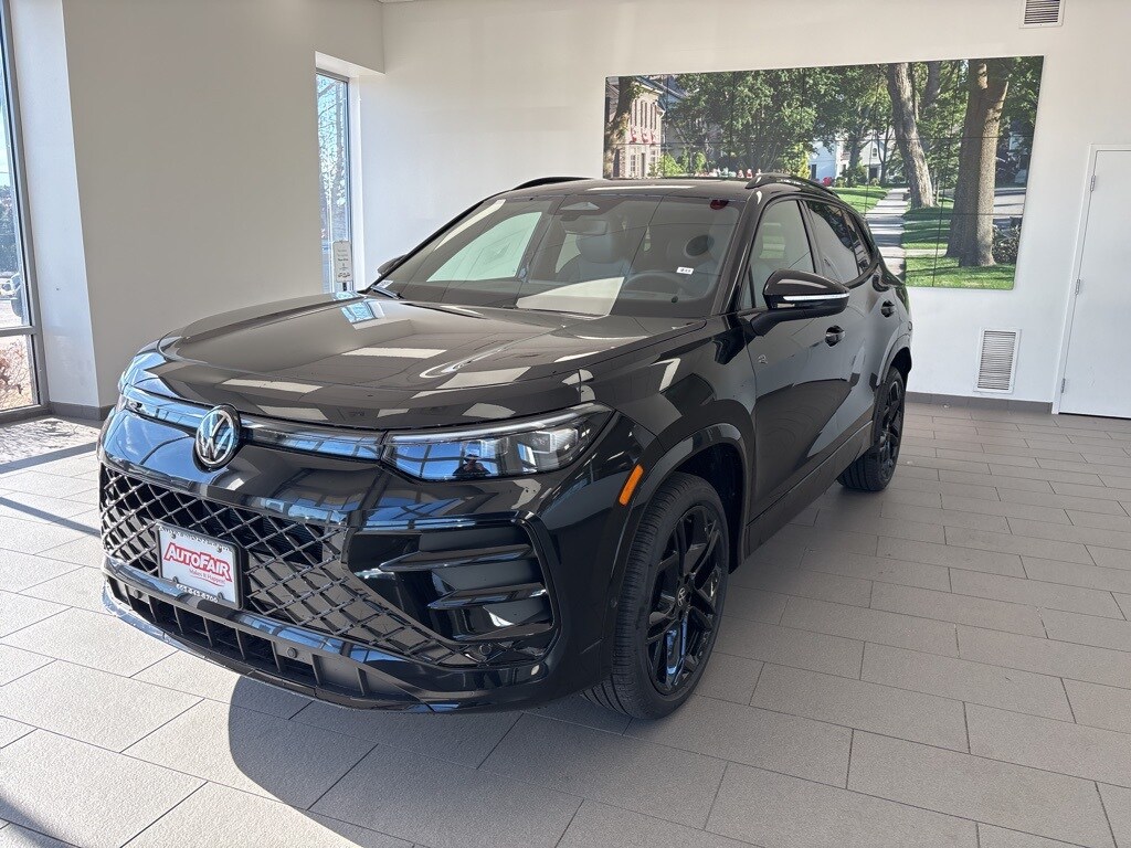 2026 Volkswagen Tiguan SE R-Line Black photo 3