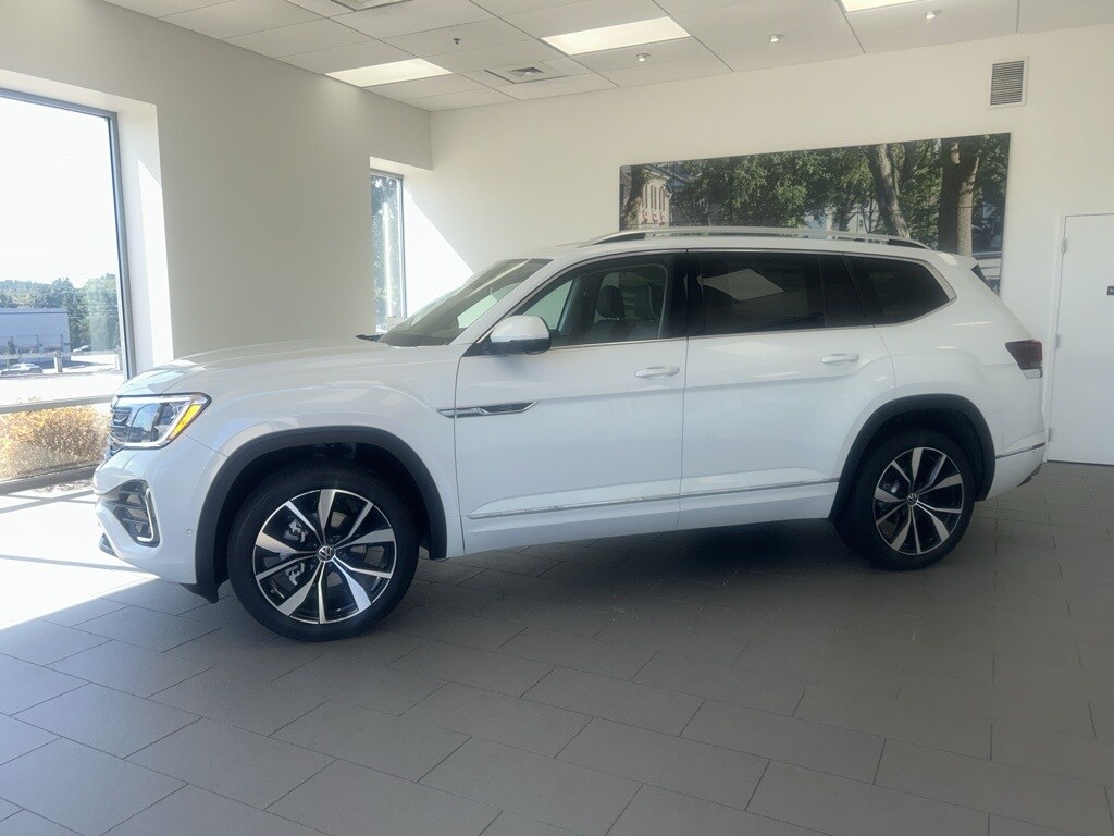 2026 Volkswagen Atlas SEL Premium R-Line photo 4