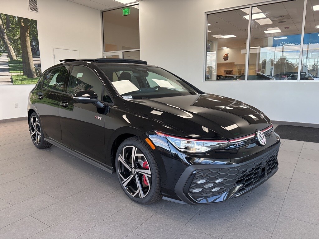 2026 Volkswagen Golf GTI SE photo 3