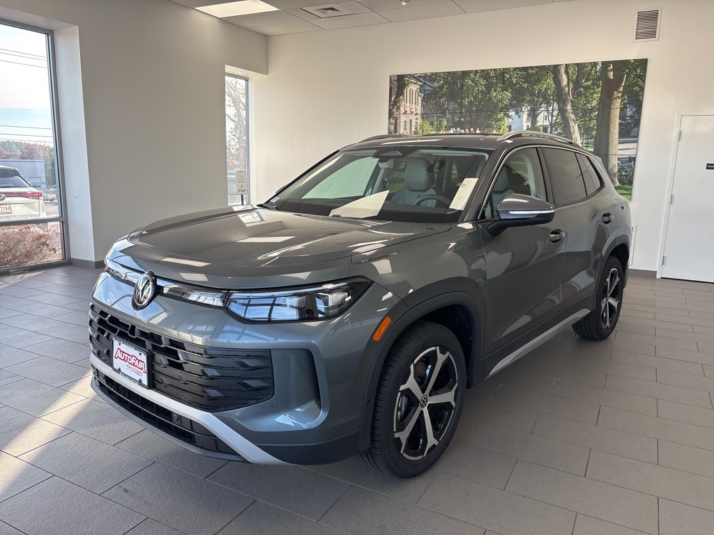 New 2026 Volkswagen Tiguan 2.0T SE SUV