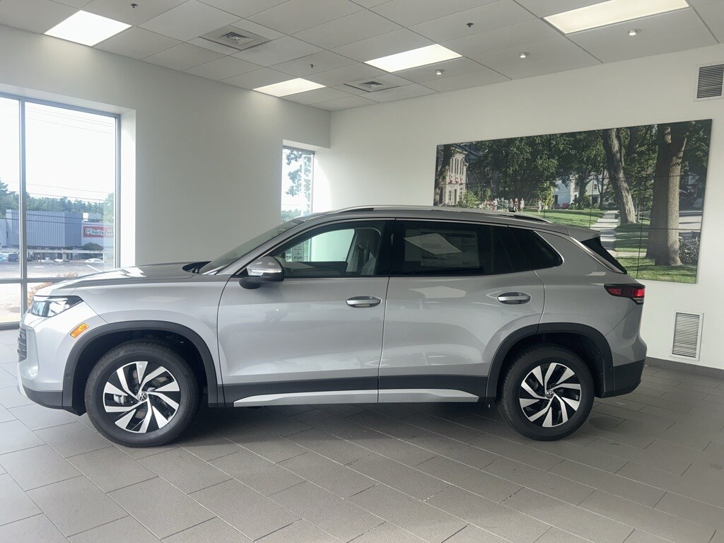 2025 Volkswagen Tiguan S photo 2