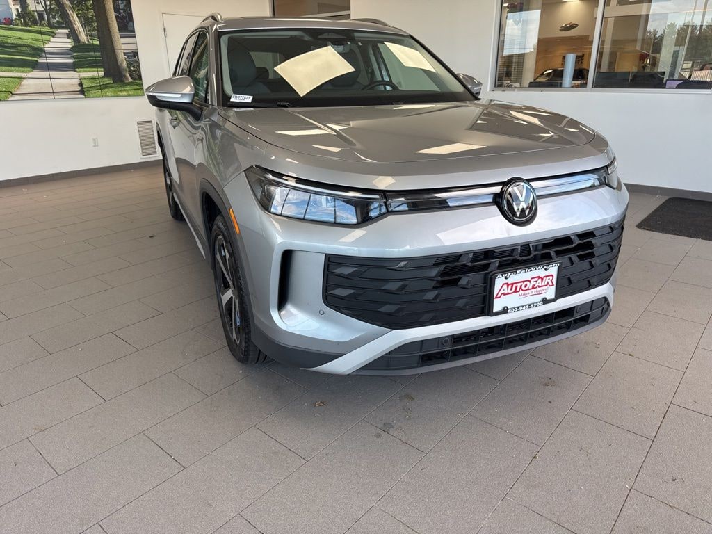 Certified 2025 Volkswagen Tiguan 2.0T SE SUV