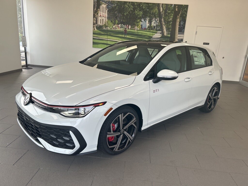 2025 Volkswagen Golf GTI SE photo 3