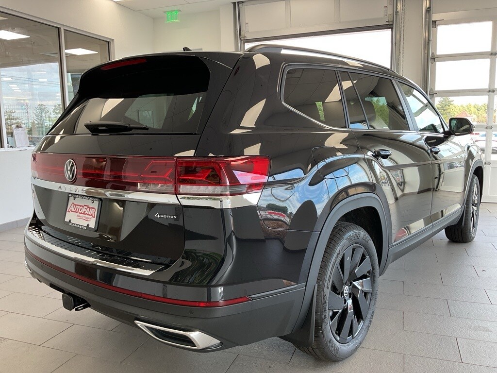 2026 Volkswagen Atlas SE Technology photo 2