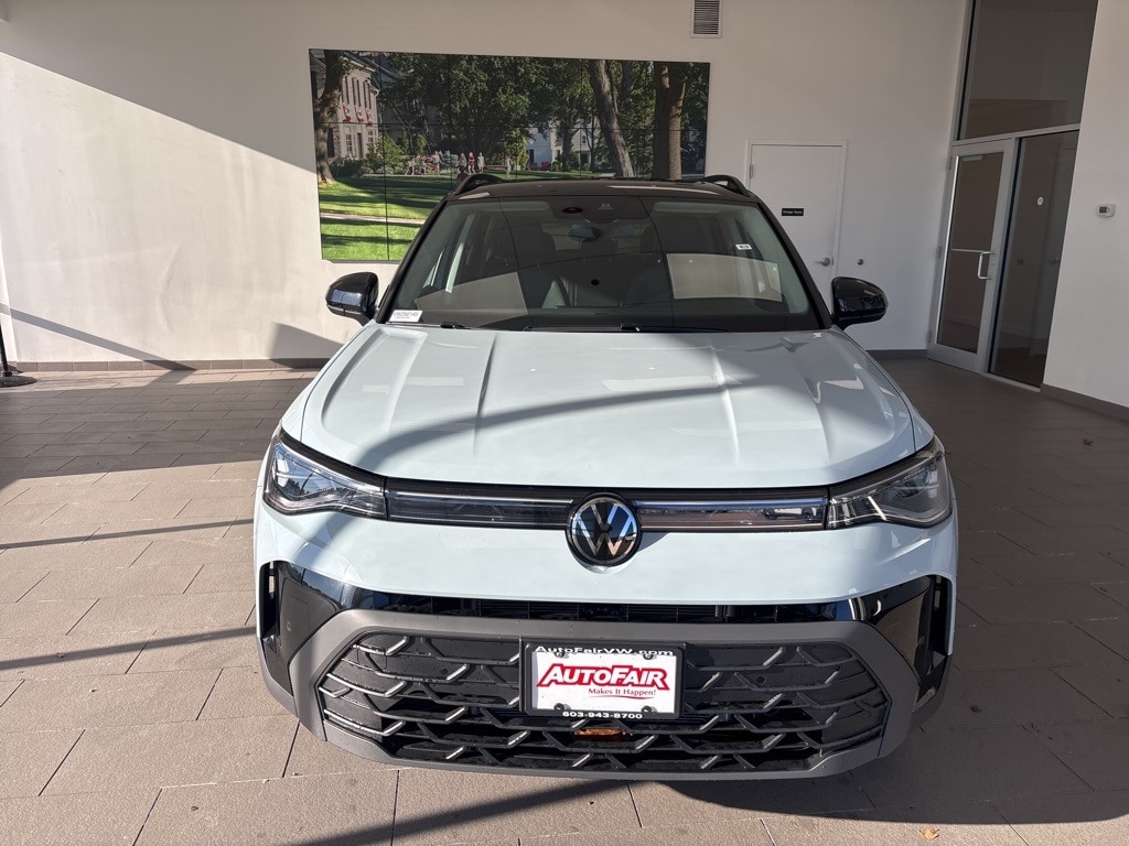 2026 Volkswagen Taos SE Black's photo