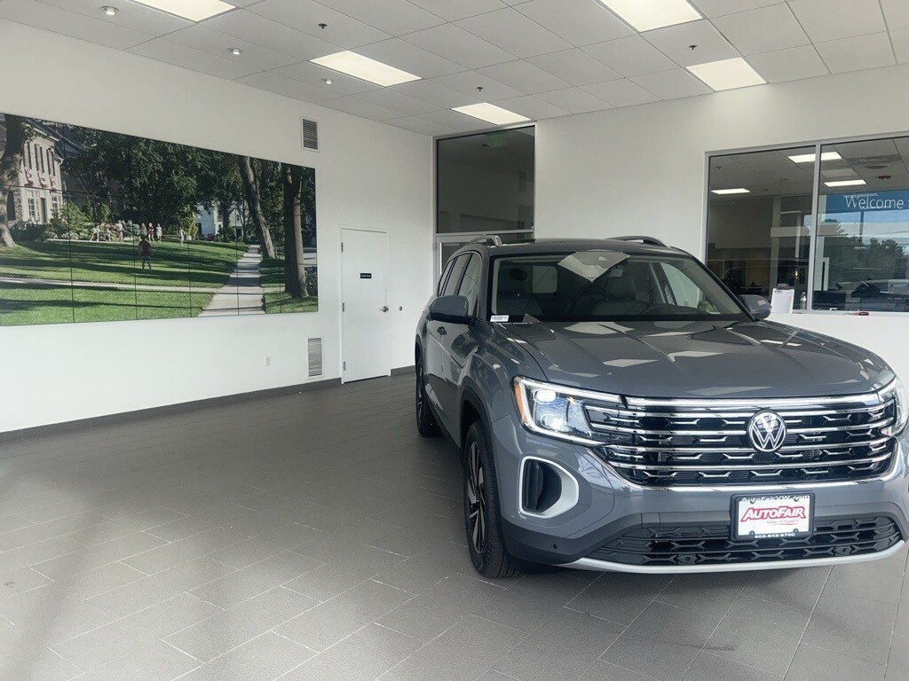 2026 Volkswagen Atlas SEL photo 2