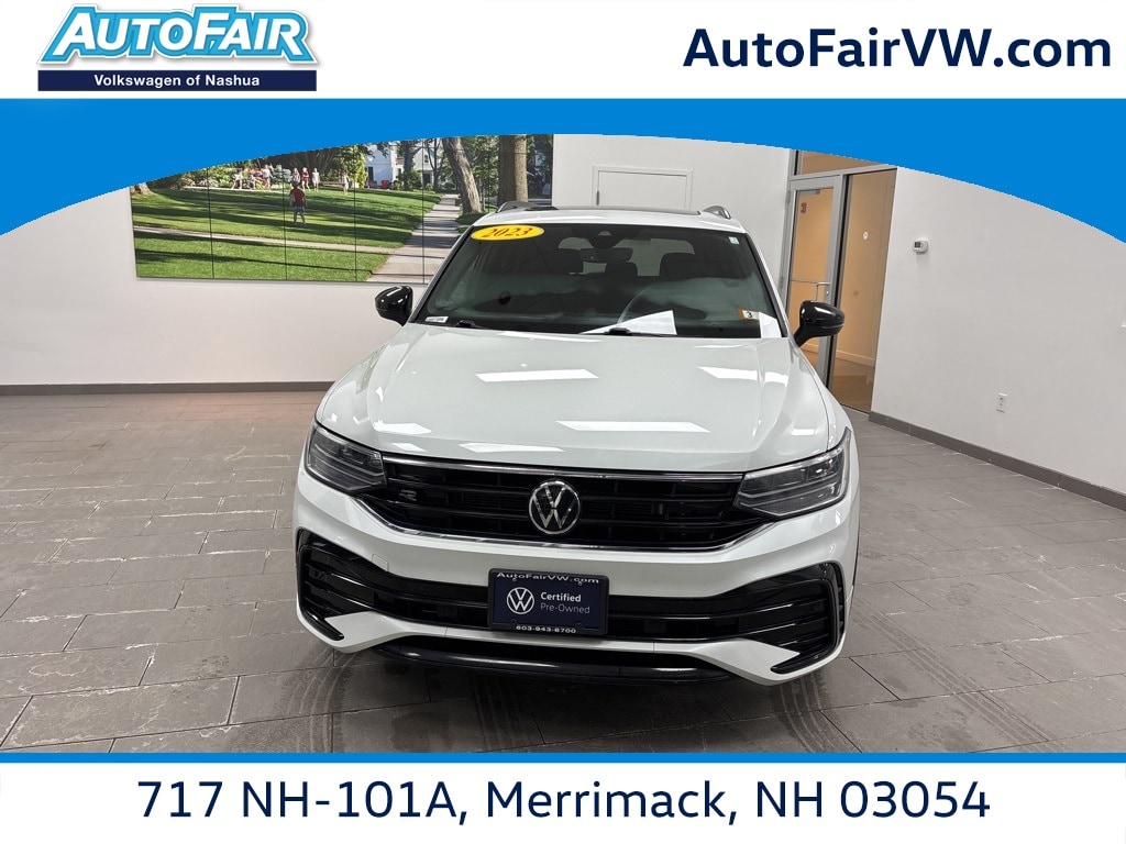 2023 Volkswagen Tiguan SE R-LINE BLACK's photo