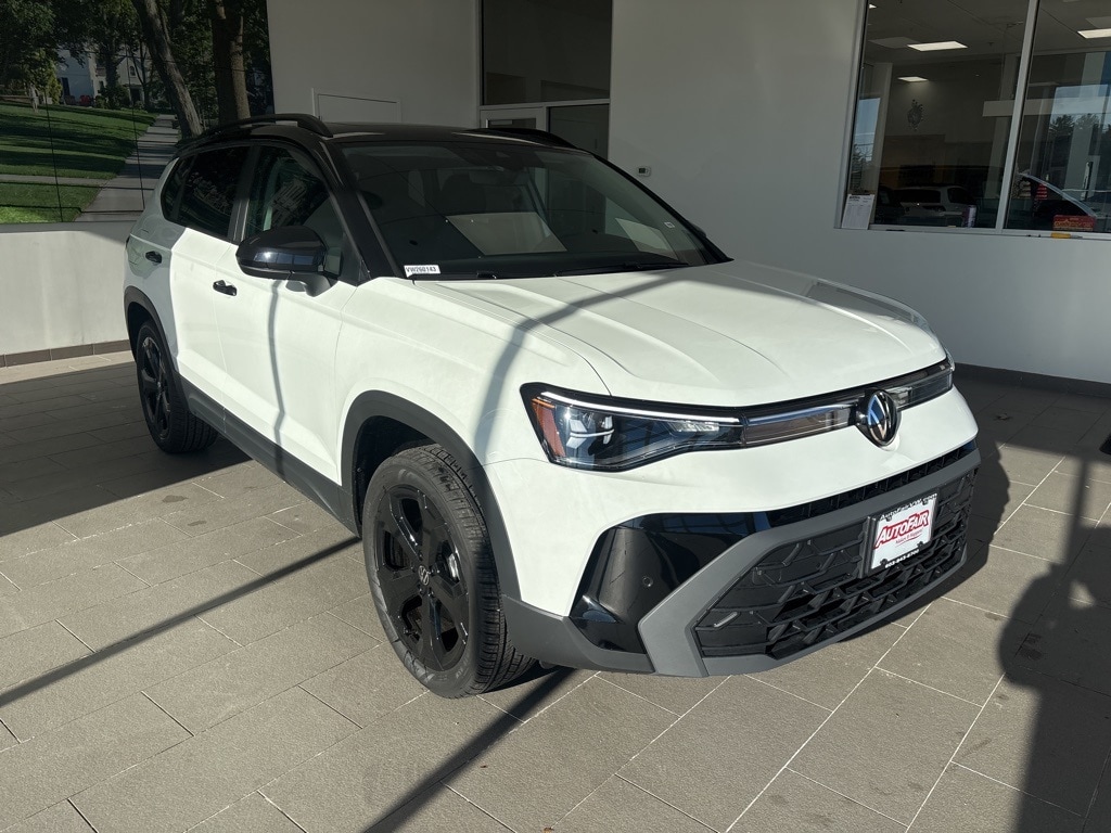 New 2026 Volkswagen Taos 1.5T SE Black SUV