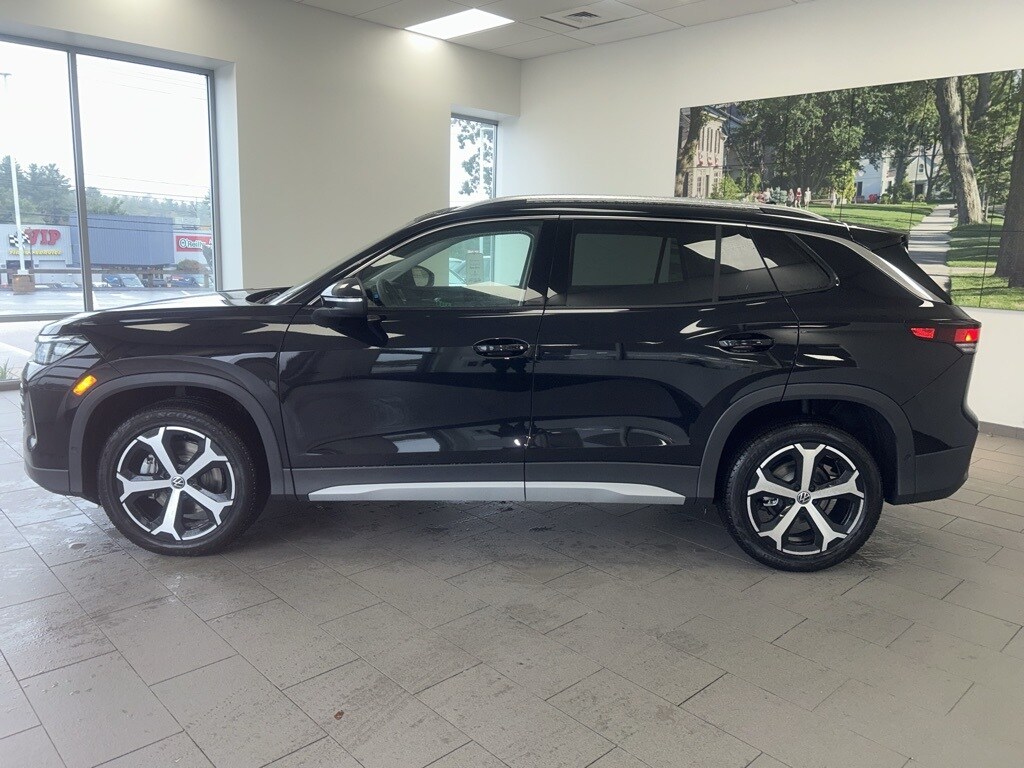 2025 Volkswagen Tiguan SE photo 3