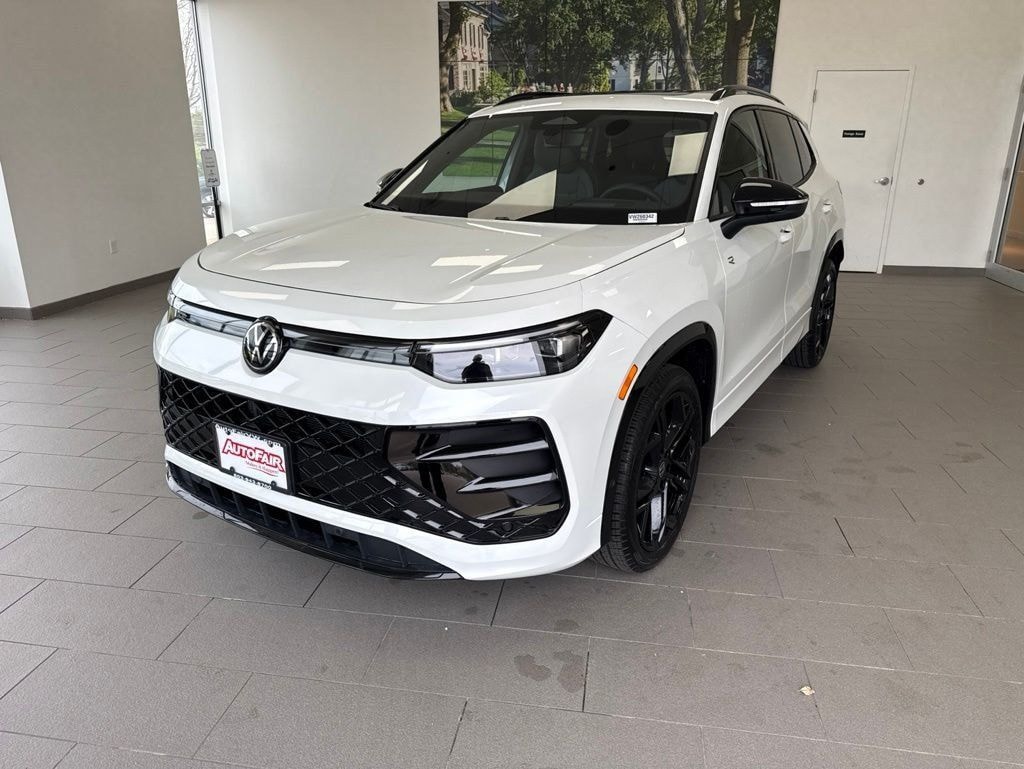 New 2026 Volkswagen Tiguan 2.0T SE R-Line Black SUV