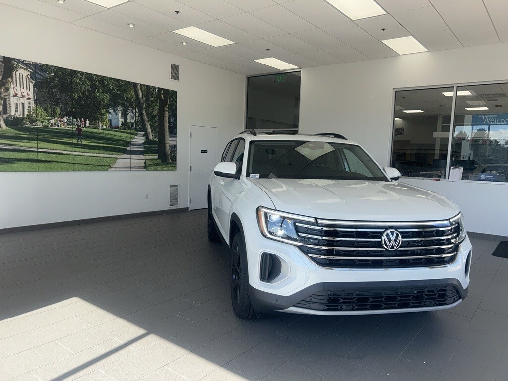 2026 Volkswagen Atlas SE Technology photo 2